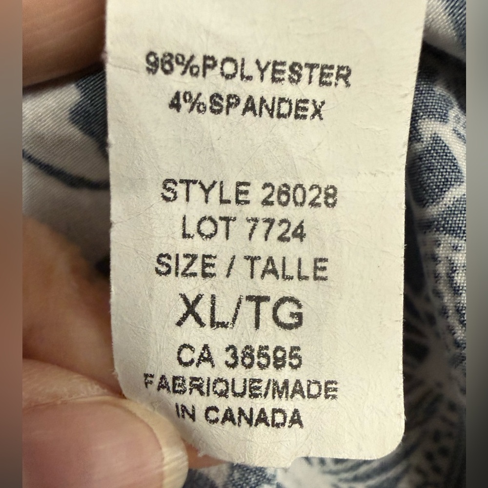 Mandee Size XL Navy w/White Floral Textured Print Blouse Notched V-Neck Keyhole - Picture 3 of 12